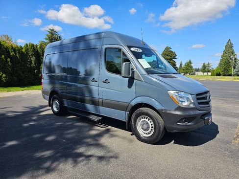 Used 2018 Mercedes-Benz Sprinter 2500 image 4