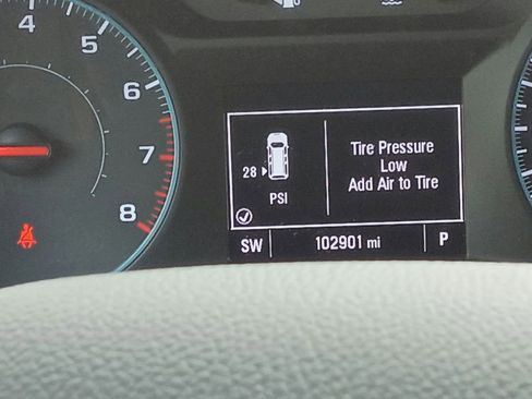 Used 2023 Chevrolet Traverse LT FWD image 23