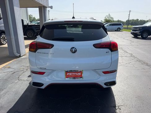 Used 2023 Buick Encore GX Select w/ Sport Touring Package FWD image 4