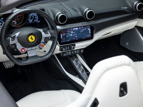 Certified 2020 Ferrari Portofino RWD image 81