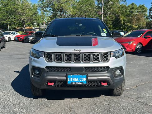 Used 2024 Jeep Compass Trailhawk AWD/4WD image 2