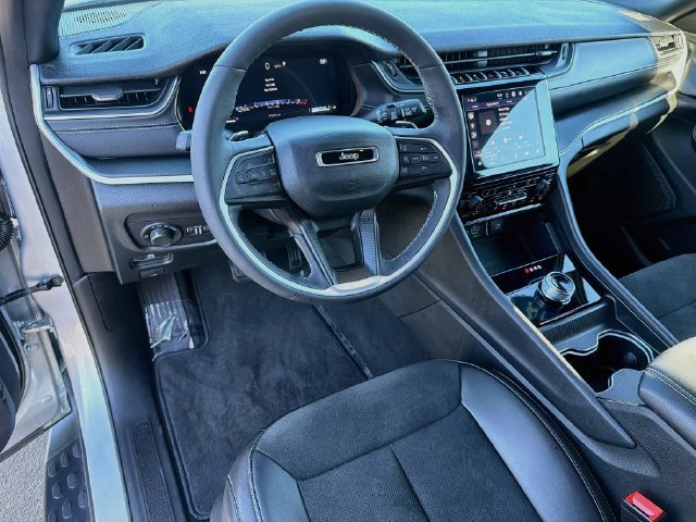 Used 2024 Jeep Grand Cherokee L Laredo RWD image 10