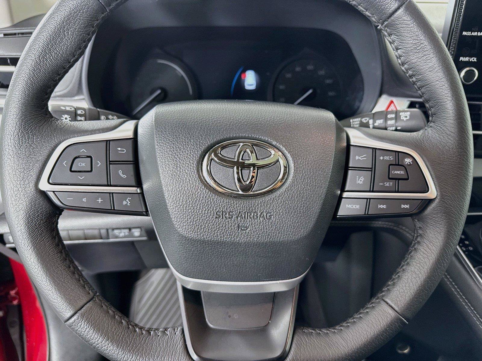 Certified 2026 Toyota Sienna XLE FWD image 17