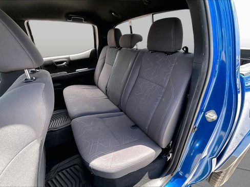 Used 2018 Toyota Tacoma TRD Sport w/ Technology Package RWD image 18