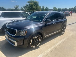 Used 2025 Kia Telluride EX w/ EX Captain's Chair Package AWD/4WD video 1