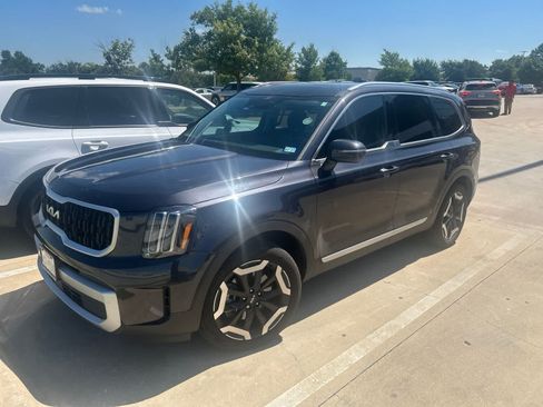 Used 2025 Kia Telluride EX w/ EX Captain's Chair Package AWD/4WD image 1