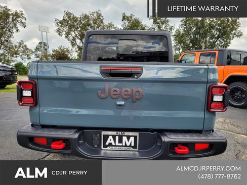 New 2025 Jeep Gladiator Rubicon w/ Convenience Group AWD/4WD image 11