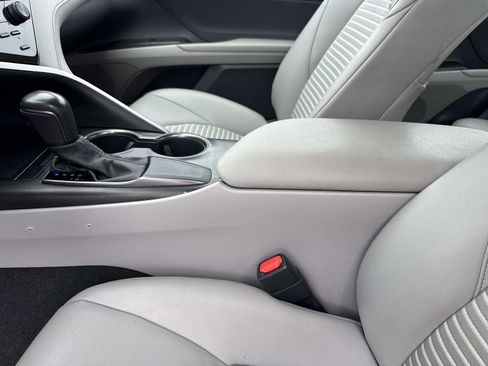 Used 2021 Toyota Camry SE image 20