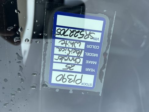 Used 2025 Chrysler Pacifica Limited image 26