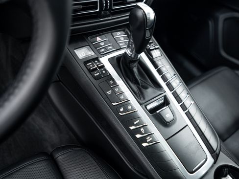 Certified 2021 Porsche Macan AWD/4WD image 15