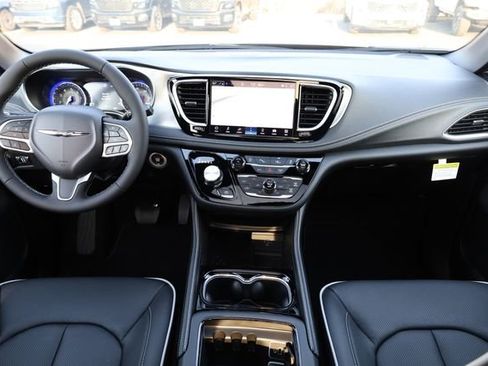 New 2026 Chrysler Pacifica Limited image 12