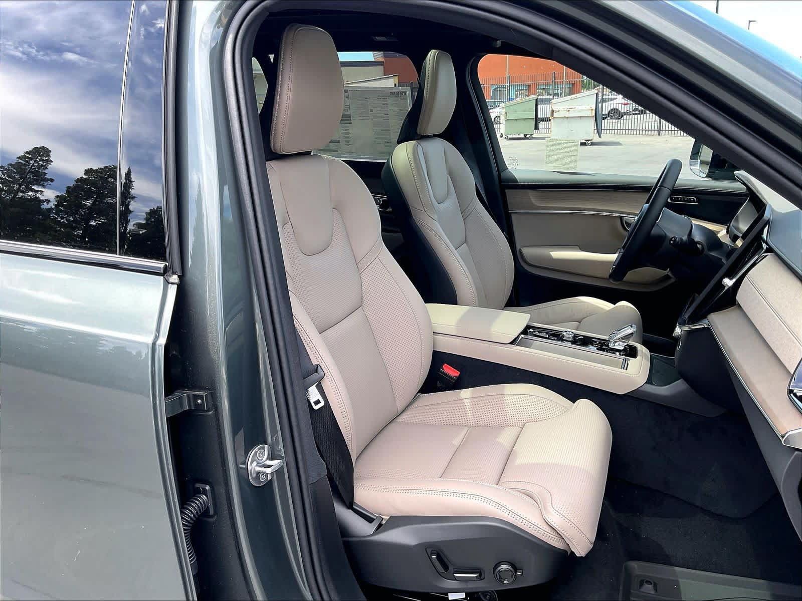 New 2027 Volvo XC90 B6 Ultra AWD/4WD image 32