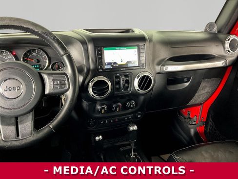 Used 2014 Jeep Wrangler Unlimited Sahara w/ Connectivity Group AWD/4WD image 9