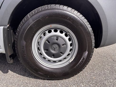 Used 2024 Mercedes-Benz Sprinter 2500 image 13