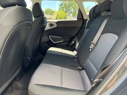 Used 2025 Kia Soul LX w/ LX Technology Package FWD image 10