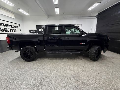 Used 2018 Chevrolet Silverado 1500 LTZ Z71 w/ Realtree Edition image 2