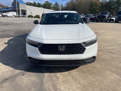 Used 2024 Honda Accord Sport image 2