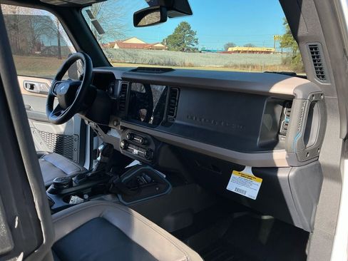 Used 2024 Ford Bronco Wildtrak image 24