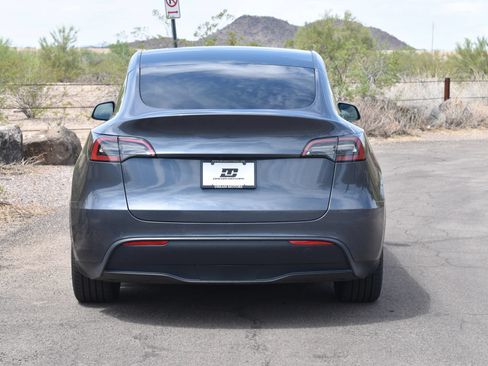 Used 2024 Tesla Model Y Long Range AWD/4WD image 4