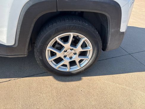 Used 2021 Jeep Renegade Latitude FWD image 10
