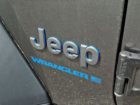 Used 2023 Jeep Wrangler Unlimited w/ Cold Weather Group AWD/4WD image 9