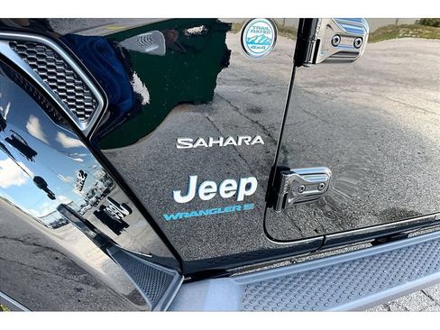 Used 2023 Jeep Wrangler Unlimited Sahara w/ Cold Weather Group AWD/4WD image 38