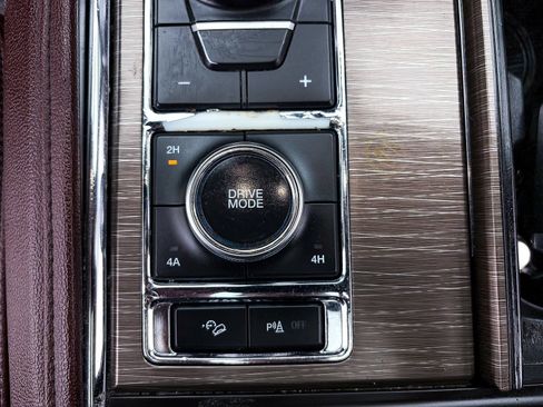 Used 2023 Ford Expedition Limited AWD/4WD image 29