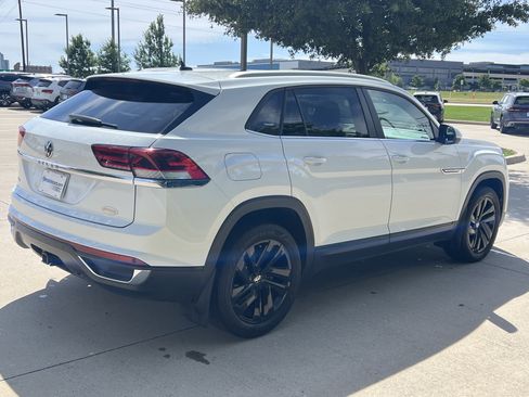 Certified 2023 Volkswagen Atlas Cross Sport SE w/ Panoramic Sunroof Package FWD image 10