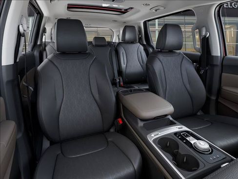 Used 2026 Kia Carnival SX FWD image 15