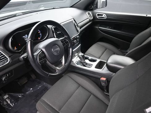 Used 2020 Jeep Grand Cherokee Laredo w/ 18" Wheel & 8.4" Radio Group AWD/4WD image 19