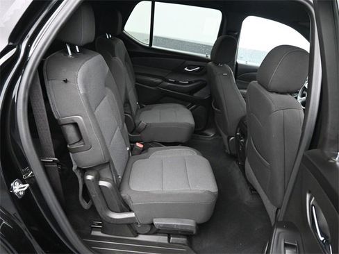 Used 2023 Chevrolet Traverse LT image 9