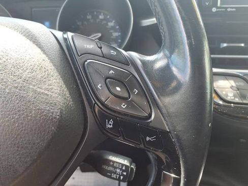 Used 2018 Toyota C-HR XLE FWD image 29