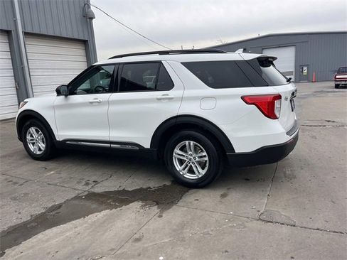 Used 2023 Ford Explorer XLT image 6