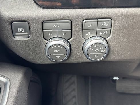Used 2026 GMC Sierra 1500 SLT AWD/4WD image 22