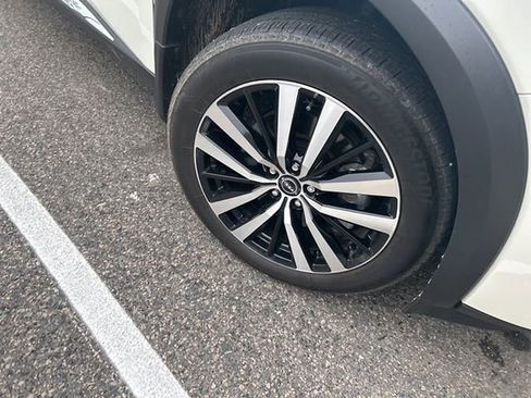 Used 2024 Nissan Pathfinder Platinum w/ Cargo Package image 2