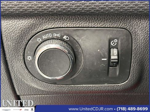 Used 2017 Chevrolet Cruze LT w/ Convenience Package image 18