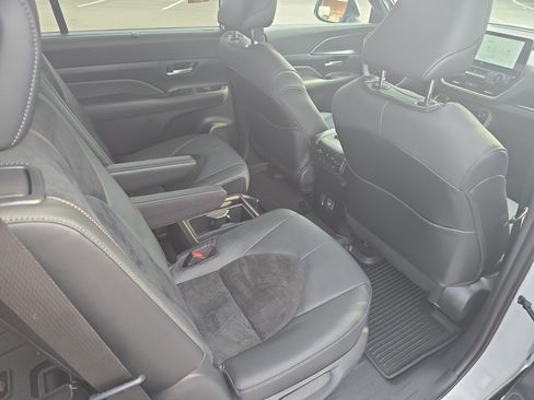 Used 2026 Toyota Grand Highlander AWD Hybrid image 11