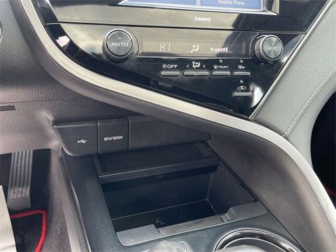 Used 2020 Toyota Camry SE image 17