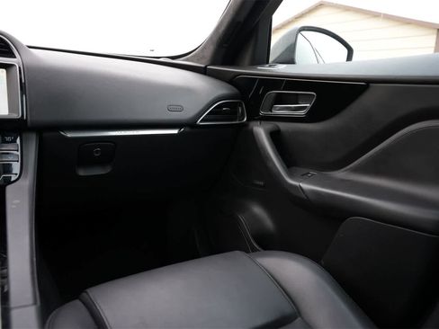 Used 2020 Jaguar F-PACE Premium image 8