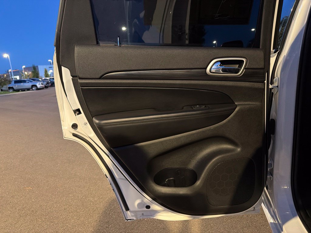 Used 2020 Jeep Grand Cherokee Altitude AWD/4WD image 17