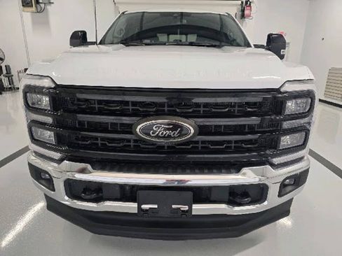 Used 2024 Ford F250 Lariat w/ FX4 Off-Road Package AWD/4WD image 4