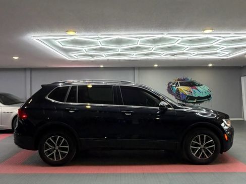 Used 2019 Volkswagen Tiguan SE w/ Panoramic Sunroof Package FWD image 7