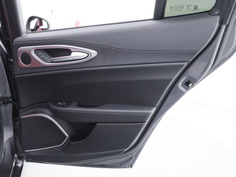 Used 2023 Alfa Romeo Giulia Veloce RWD image 12