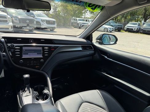 Used 2020 Toyota Camry SE image 32