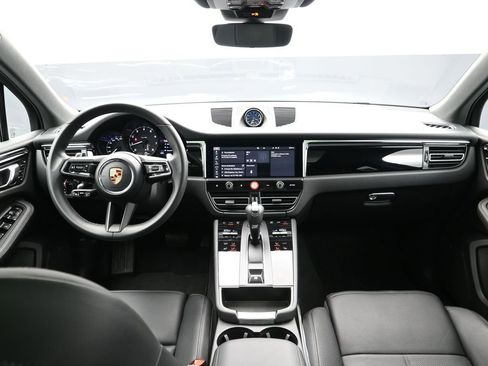 Certified 2025 Porsche Macan image 19