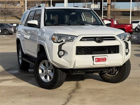 Used 2020 Toyota 4Runner SR5 image 2