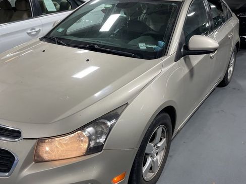 Used 2016 Chevrolet Cruze LT w/ Technology Package FWD image 3