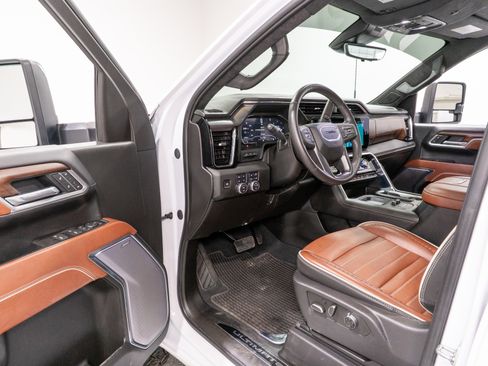Used 2025 GMC Sierra 2500 Denali Ultimate AWD/4WD image 17