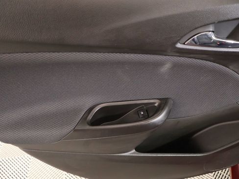 Used 2018 Chevrolet Cruze LT w/ Convenience Package image 16