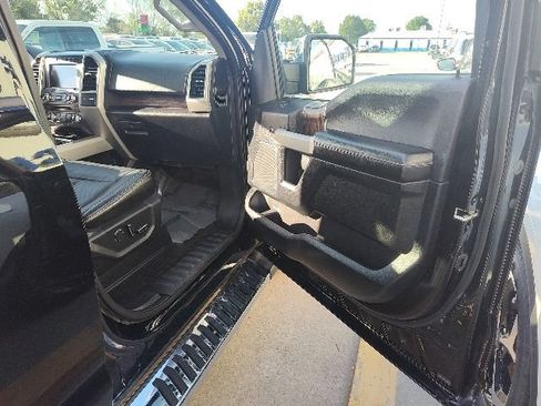 Used 2018 Ford F150 Lariat w/ Equipment Group 502A Luxury AWD/4WD image 11
